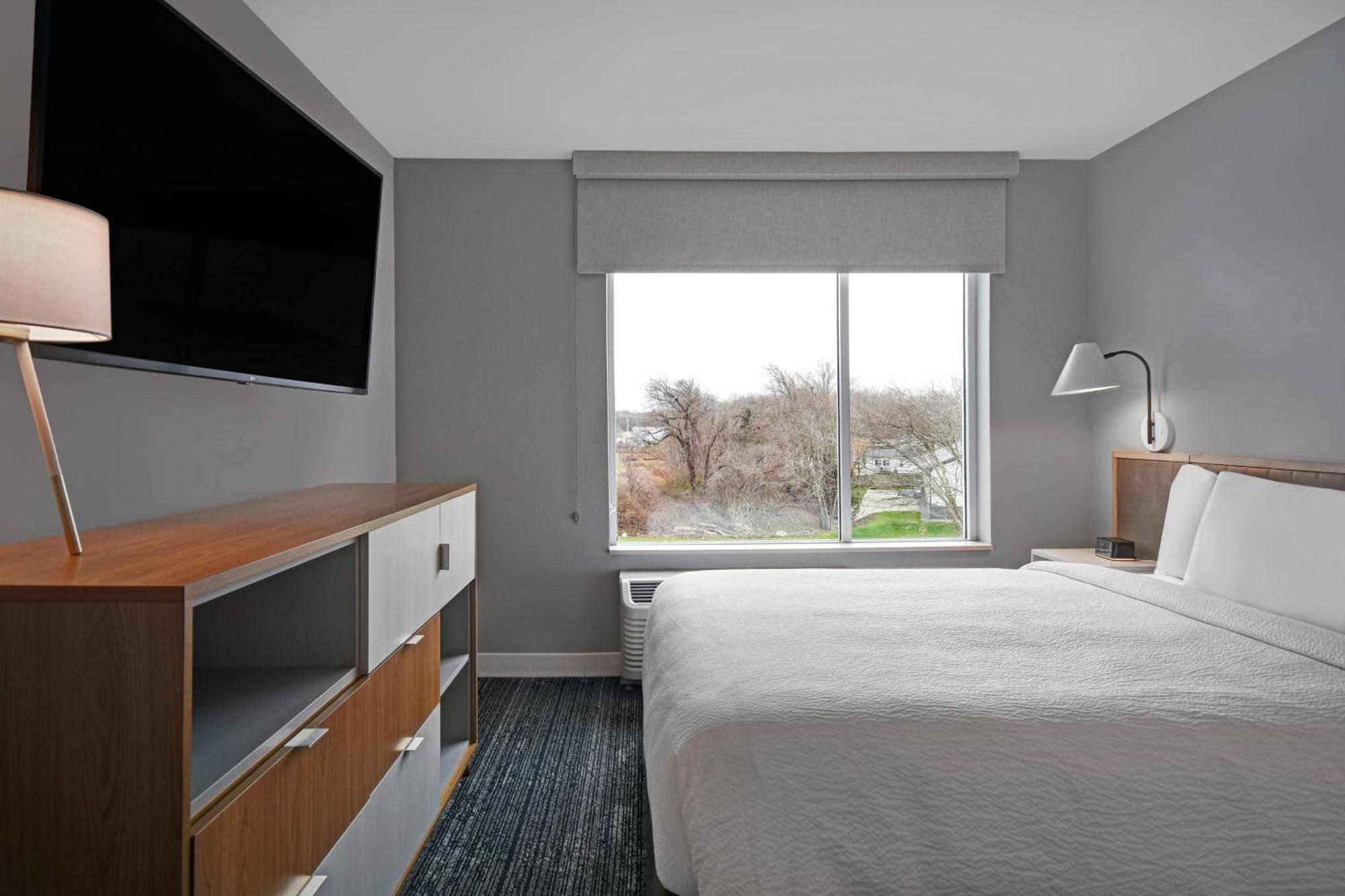 Towneplace Suites By Marriott Fall River Westport Exterior foto