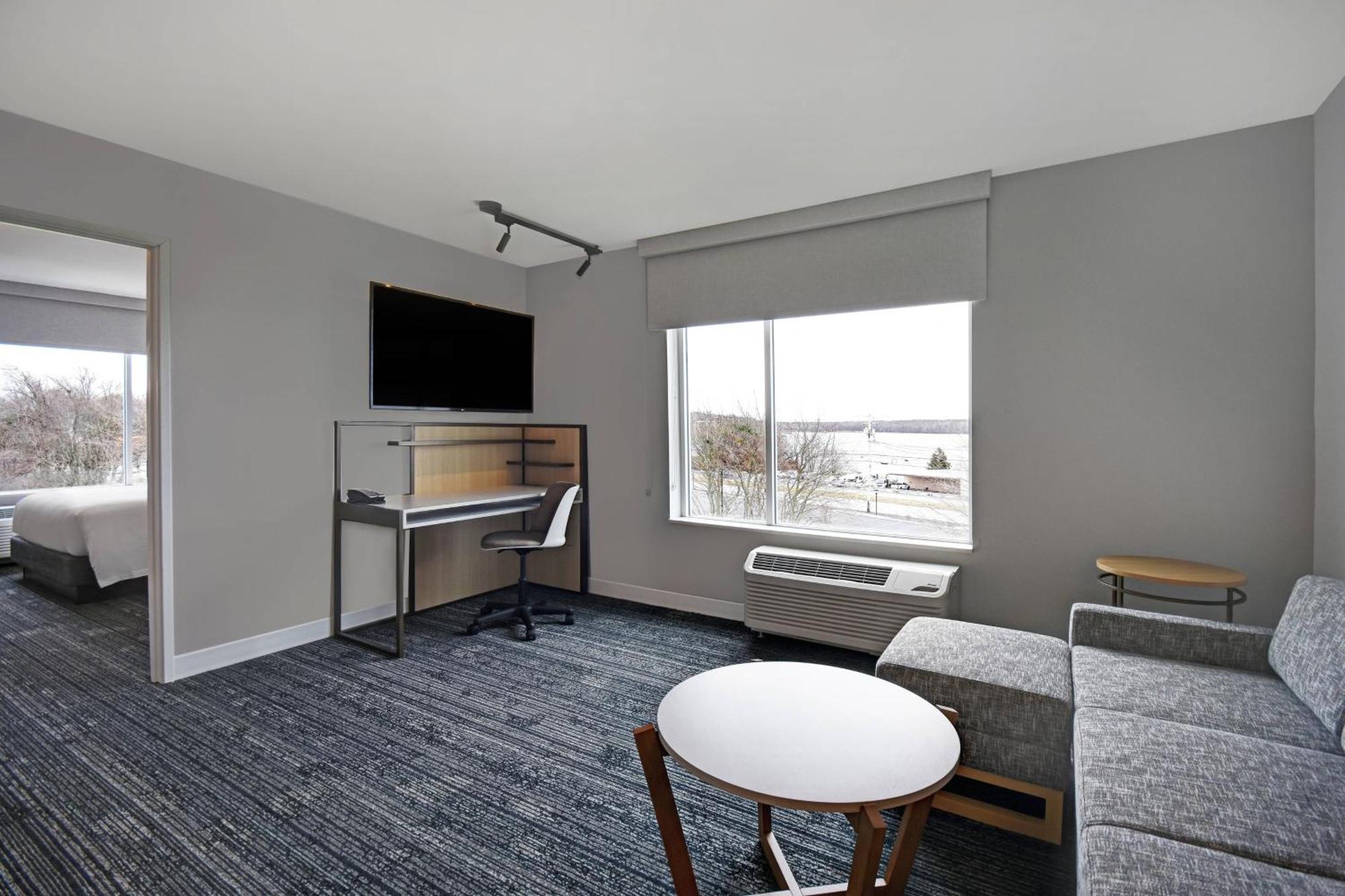 Towneplace Suites By Marriott Fall River Westport Exterior foto