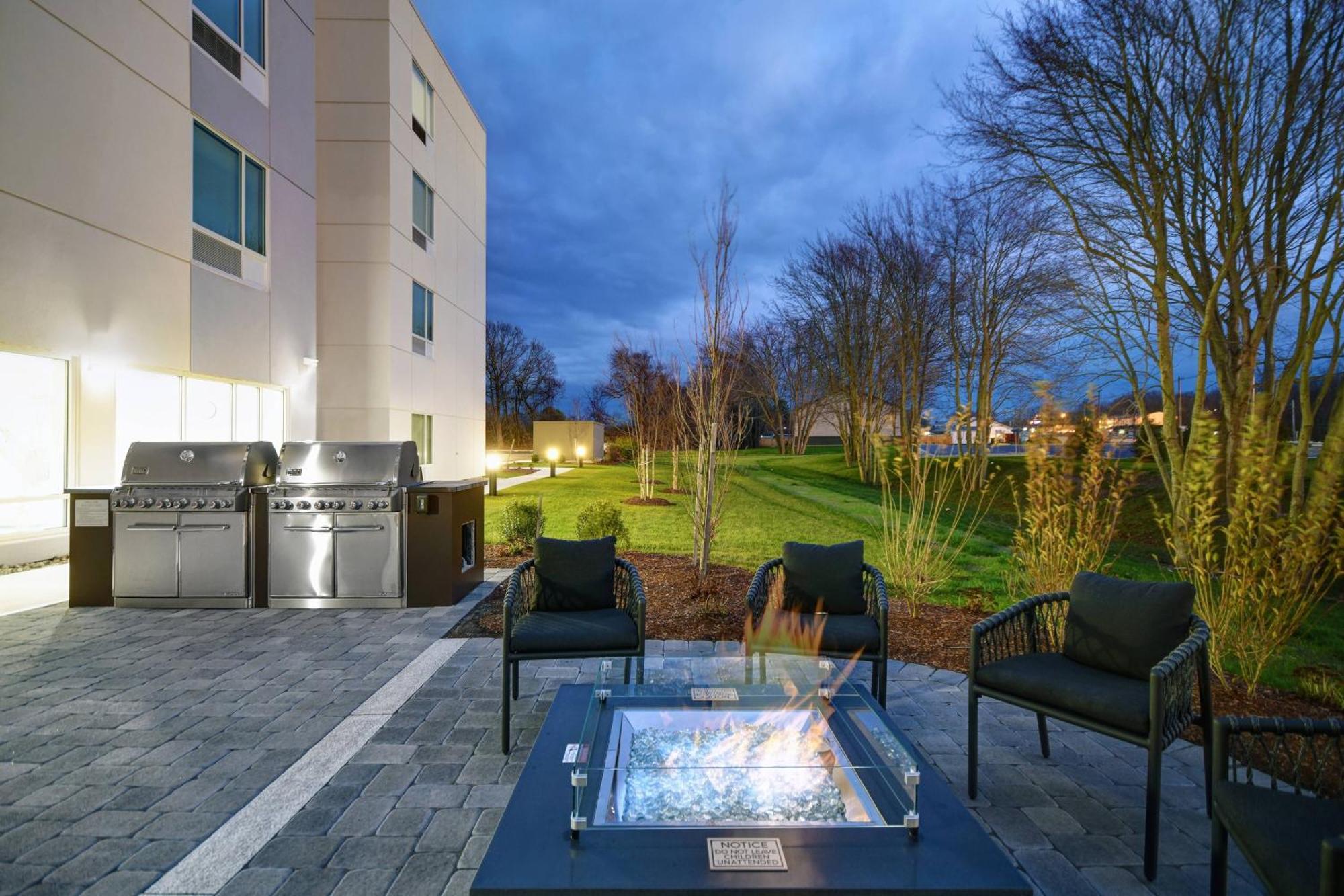 Towneplace Suites By Marriott Fall River Westport Exterior foto